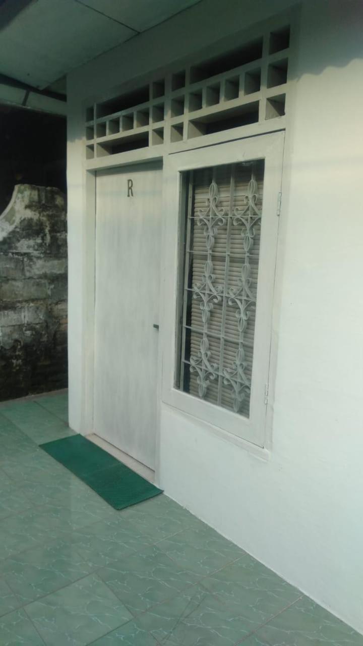 Kos Omah Yanto 19 Guest House Jakarta Luaran gambar